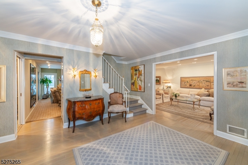 RIKER HILL - Residential