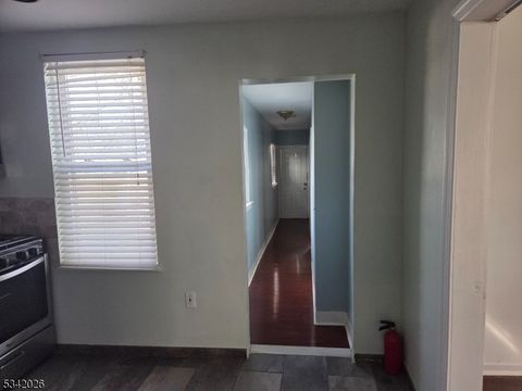 MLS: 3949377