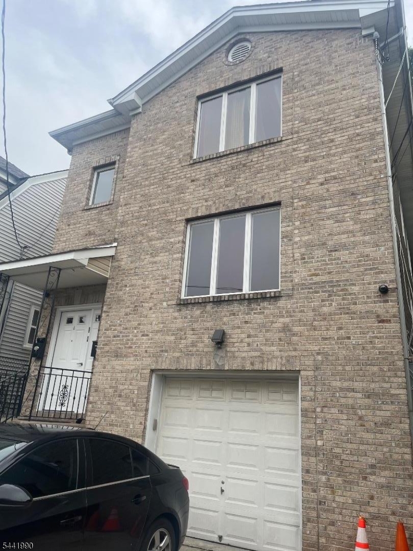 Photo 1 of 36 — 12 Cliff Hill Pl, Newark City, NJ 07106