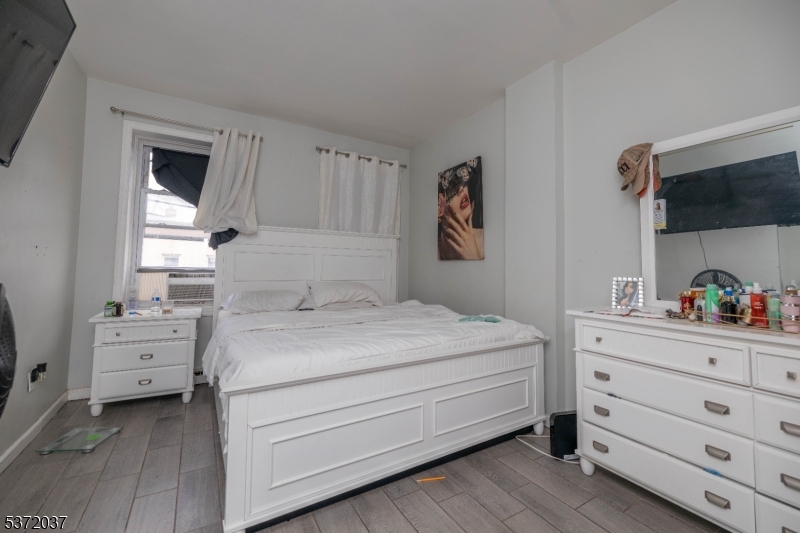 Elizabeth Port - Commercial Sale