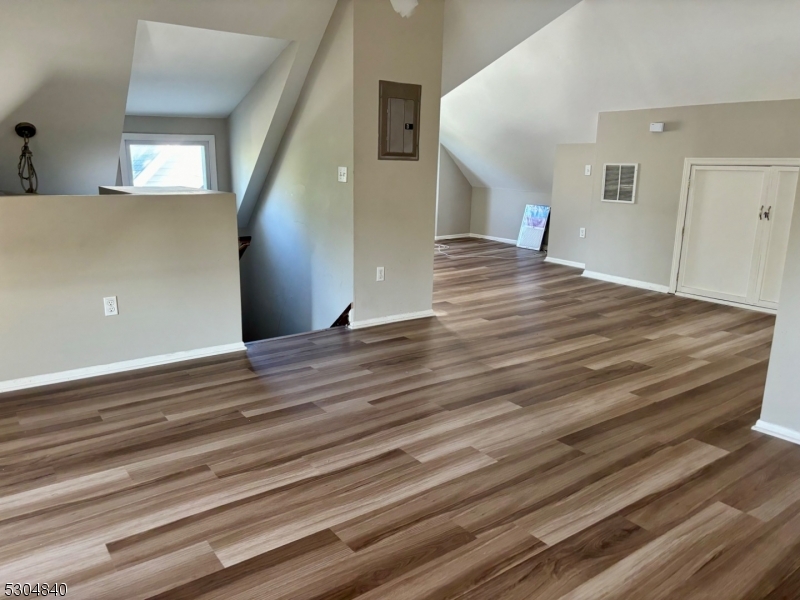 DOWNTOWN - Residential Lease