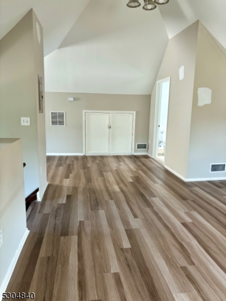 DOWNTOWN - Residential Lease