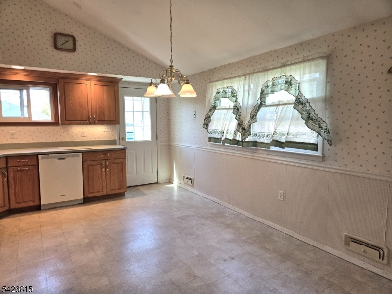 POMPTON PLAINS NO FLOOD - Residential