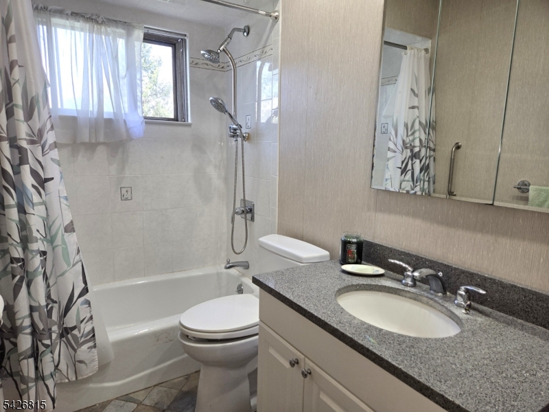 POMPTON PLAINS NO FLOOD - Residential