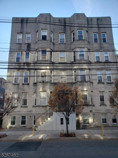 141 Manhattan Ave