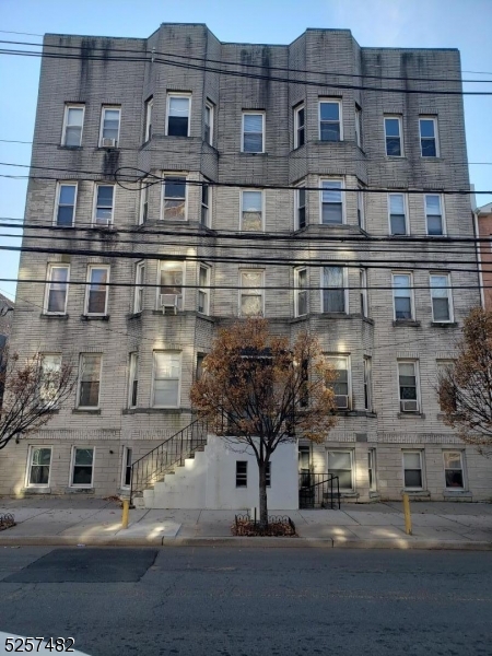 141 Manhattan Ave