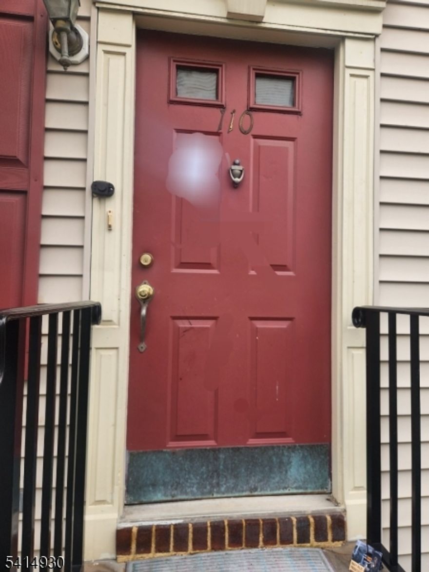 Ready for new owner. Brand new kitchen, brand new bathroom, brand new HVAC , brand new appliances,  brand new flooring, brand new painting. Close to transportation and medical schools in Newark. Won't last. Schedule your showing now