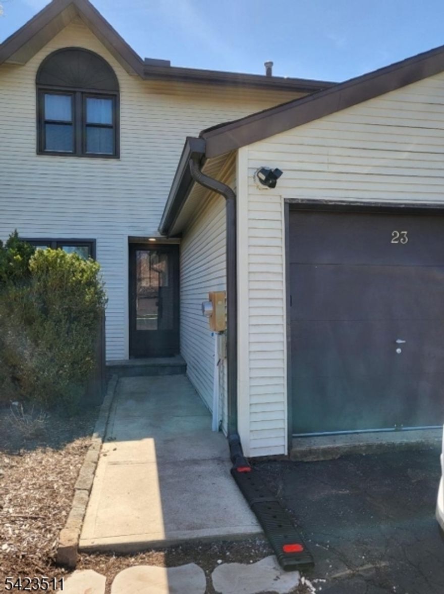 This 2-bedroom, 2.5-bath townhouse end unit is located in Sun Ridge. The heart of the home is the living room featuring vaulted ceilings and a stunning floor-to-ceiling stone fireplace, perfectly complemented by hardwood floors. The kitchen flows into the living room area, ideal for entertaining. Step outside to your private, fenced-in rear yard a rare find in townhome living. Enjoy the community amenities including a pool, tennis courts, playgrounds, and walking paths. Move-in ready.