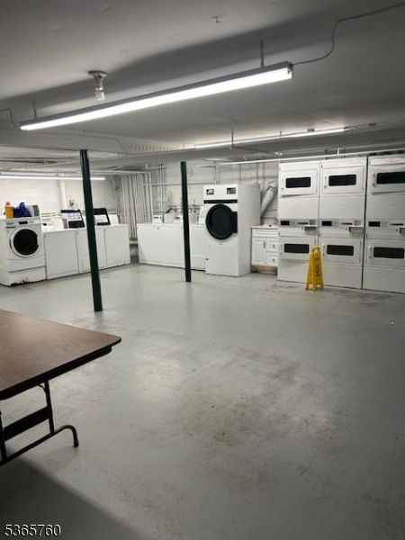 Caldwell Boro Twp., New Jersey 07006, United States, 1 Bedroom Bedrooms, ,1 BathroomBathrooms,Residential,Pending,153664