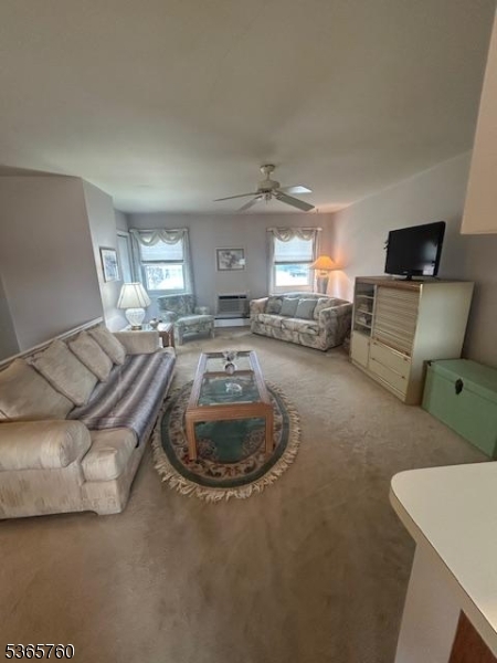 Caldwell Boro Twp., New Jersey 07006, United States, 1 Bedroom Bedrooms, ,1 BathroomBathrooms,Residential,Pending,153664