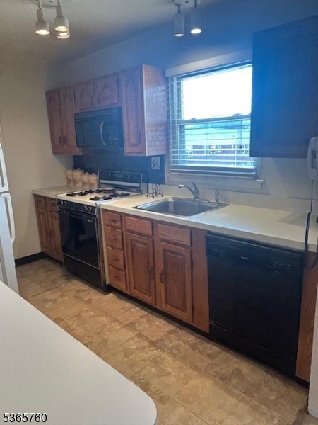 Caldwell Boro Twp., New Jersey 07006, United States, 1 Bedroom Bedrooms, ,1 BathroomBathrooms,Residential,Pending,153664