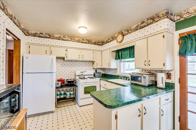 South Plainfield Boro, New Jersey 07080, United States, 4 Bedrooms Bedrooms, ,2 BathroomsBathrooms,Residential,Pending,119076