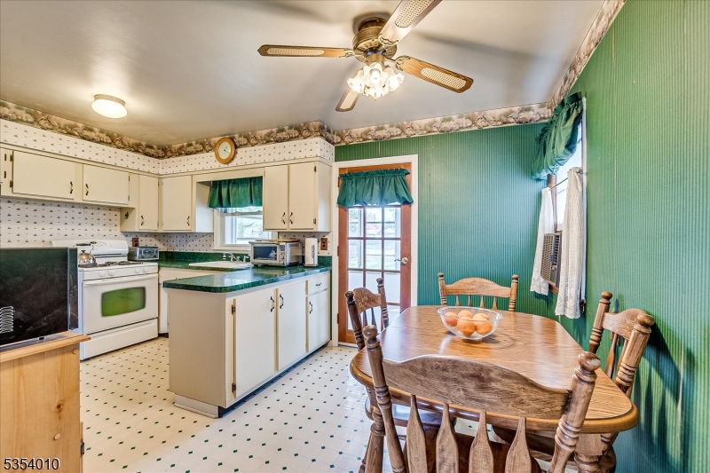 South Plainfield Boro, New Jersey 07080, United States, 4 Bedrooms Bedrooms, ,2 BathroomsBathrooms,Residential,Pending,119076