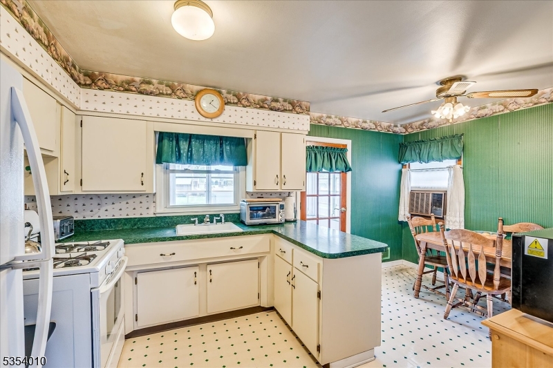 South Plainfield Boro, New Jersey 07080, United States, 4 Bedrooms Bedrooms, ,2 BathroomsBathrooms,Residential,Pending,119076