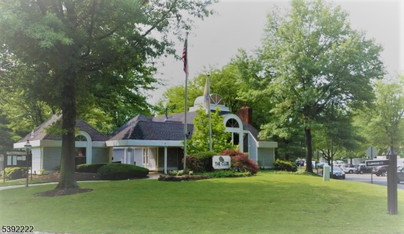 The Pointe at GallopingHill - Residential