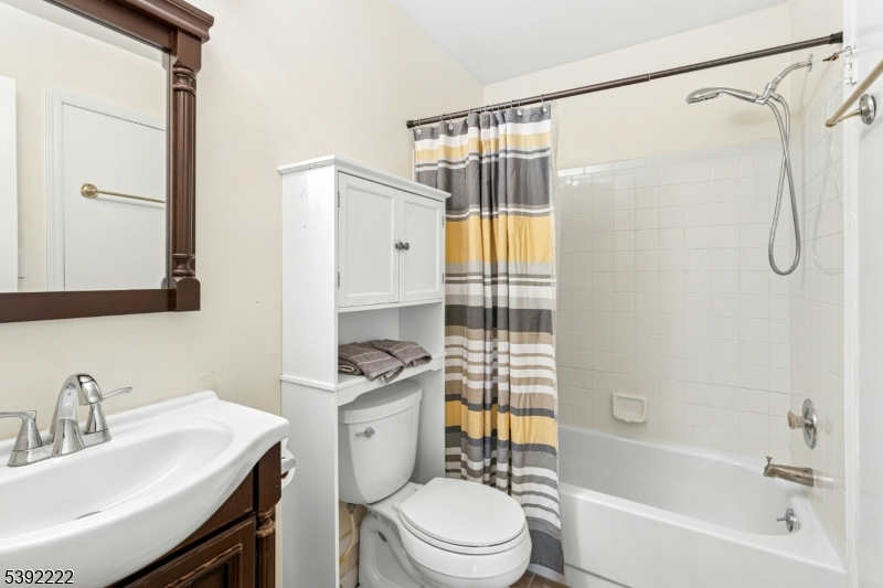 The Pointe at GallopingHill - Residential