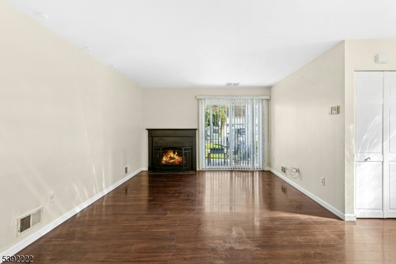 The Pointe at GallopingHill - Residential