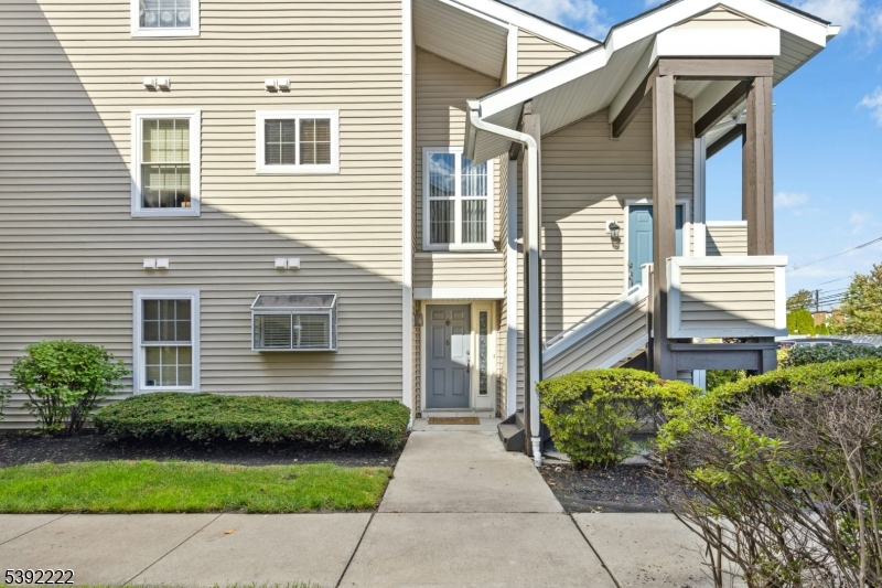 The Pointe at GallopingHill - Residential