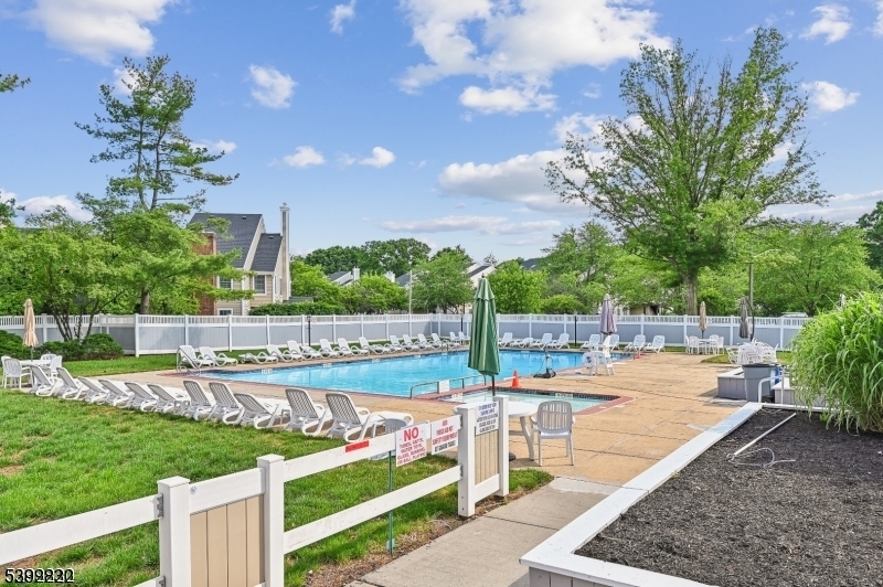 The Pointe at GallopingHill - Residential