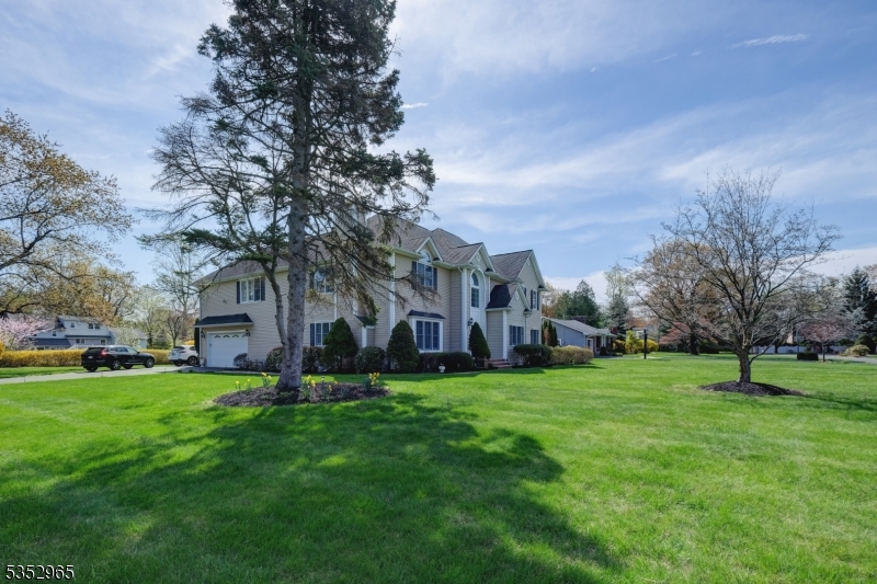5 Phillips Manor Rd
