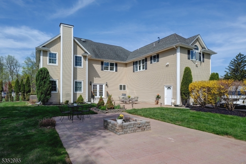 5 Phillips Manor Rd