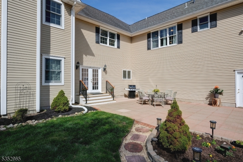 5 Phillips Manor Rd