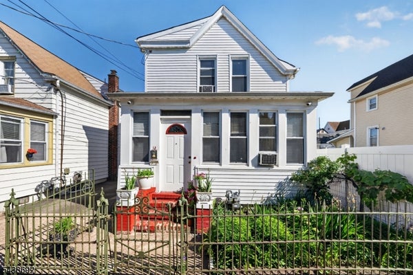 13 SHERMAN PL, CLIFTON, NJ 07011 - Image c73d3a9dfec0932d29a2b28f5e7f8759/340463664