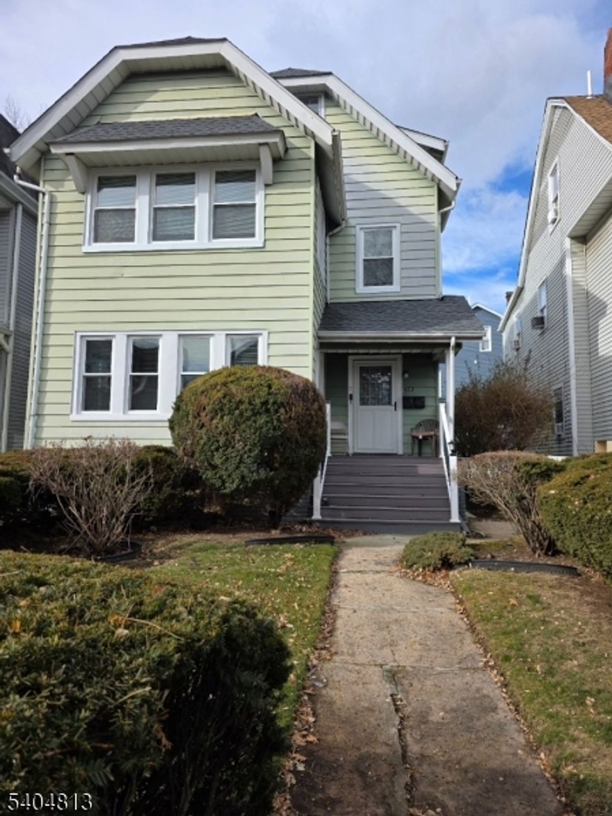 Extra Large 2bedroom 1 bathroom apartment located in a detached two-family home near public transportation, a few blocks from Sheila Oliver Academy, government buildings, lots of shopping and entertainment. The home was recently rewired, some new windows and a newly renovated kitchen.  This unit features lots of windows and great lighting, eat-in kitchen, formal dining room with a completely separate living room. There is a possibility for 1 car off-street parking and usage fenced rear yard.