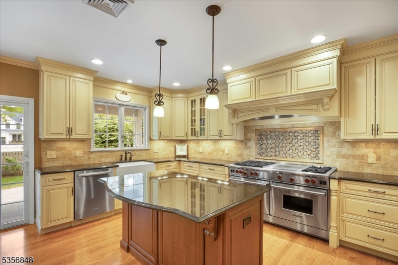 12 Borden Pl