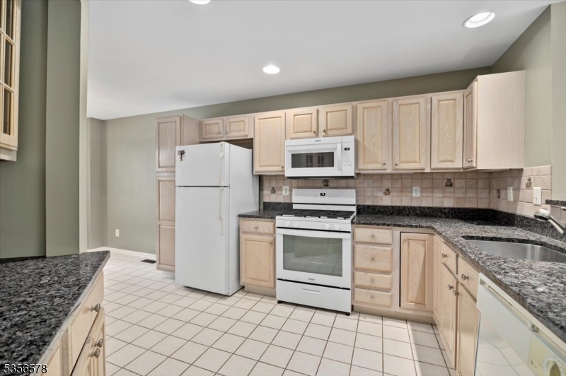 5 Roxiticus Ct