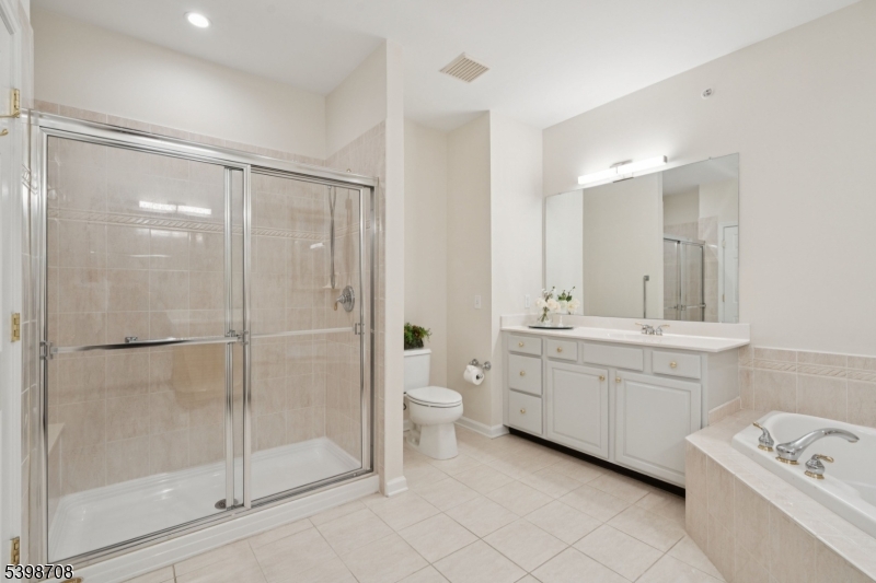 FOUR SEASONS - Residential