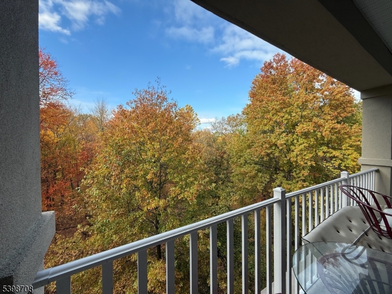 FOUR SEASONS - Residential