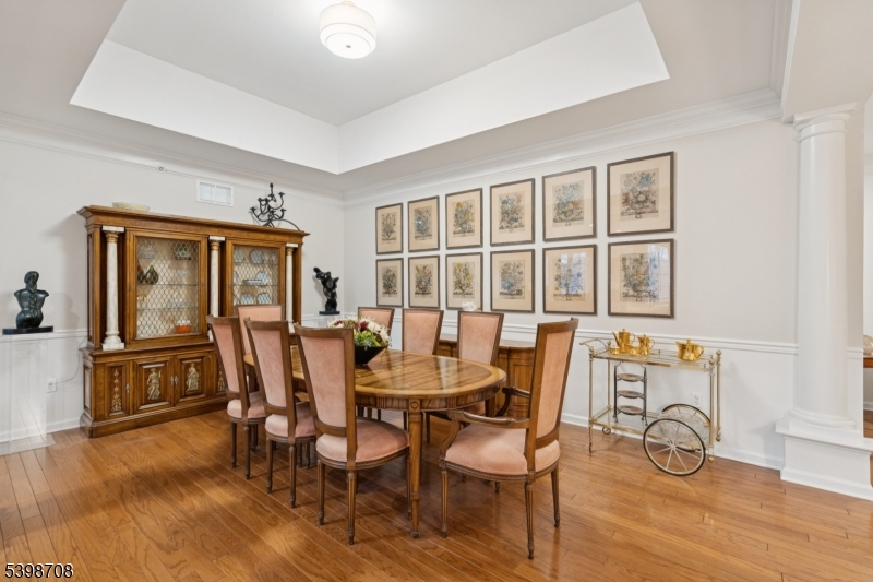 FOUR SEASONS - Residential