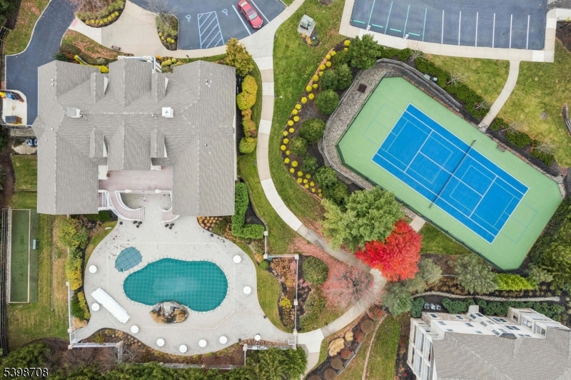 FOUR SEASONS - Residential