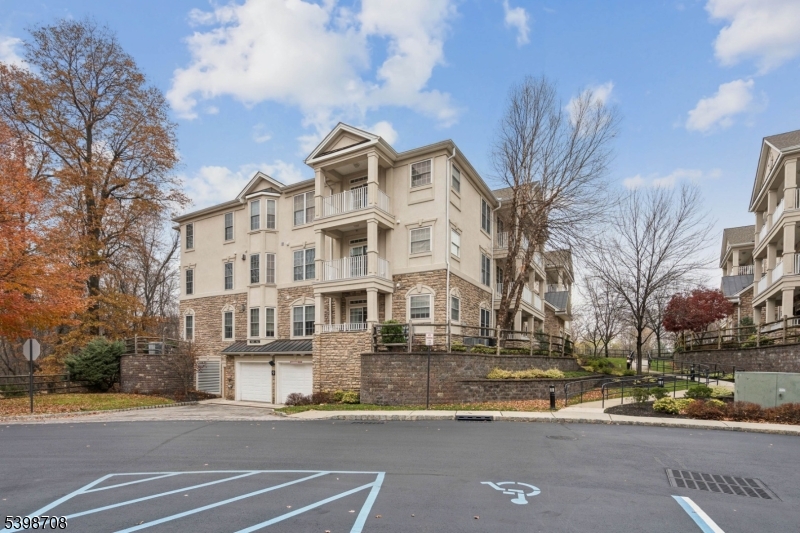 FOUR SEASONS - Residential