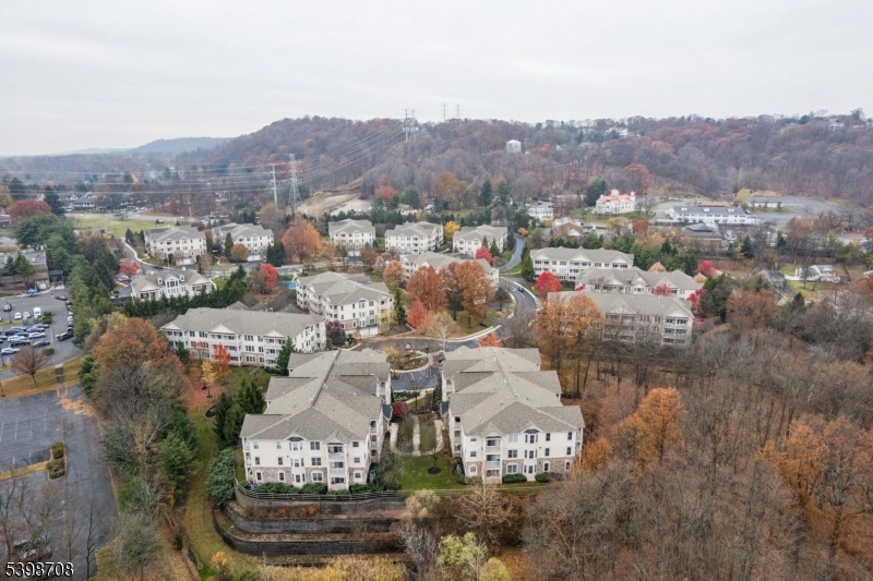 FOUR SEASONS - Residential