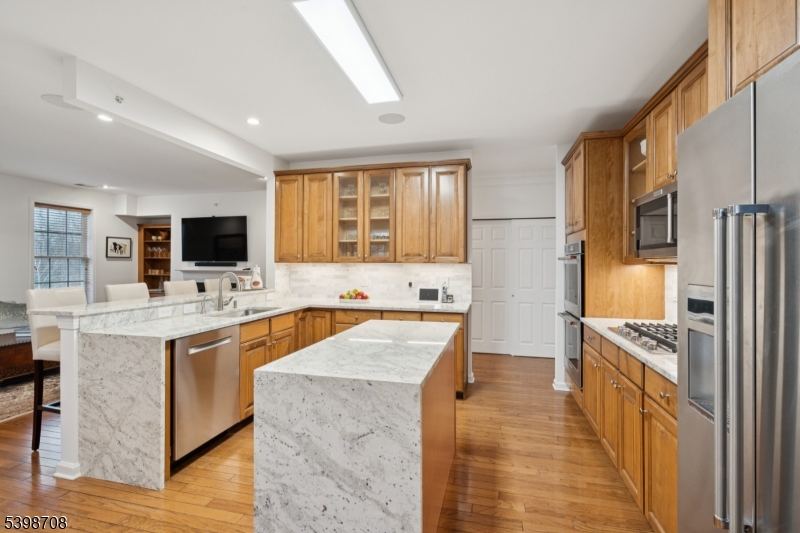 FOUR SEASONS - Residential