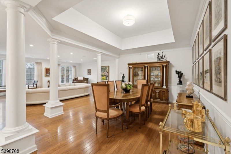 FOUR SEASONS - Residential