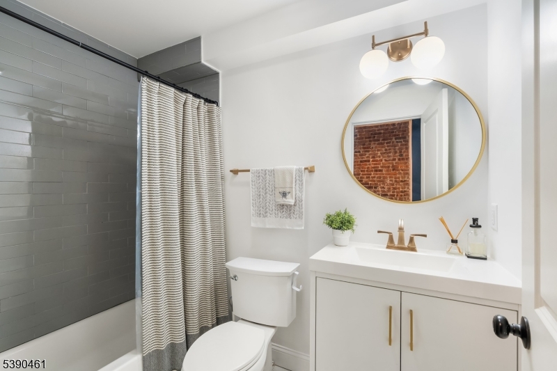 MCGINLEY SQUARE - Residential