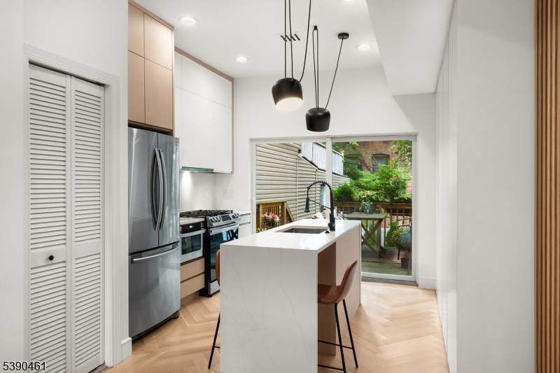 MCGINLEY SQUARE - Residential