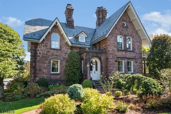 185 VALLEY RD, MONTCLAIR, NJ 07042 - Image c8a166fb068fc586c5ec98ed3d774807/765093321