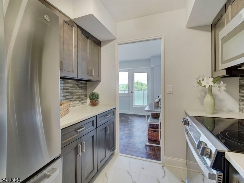 Harrison Park Towers - Residential