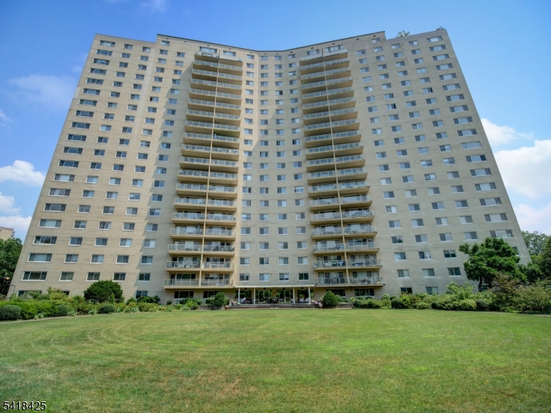 Harrison Park Towers - Residential