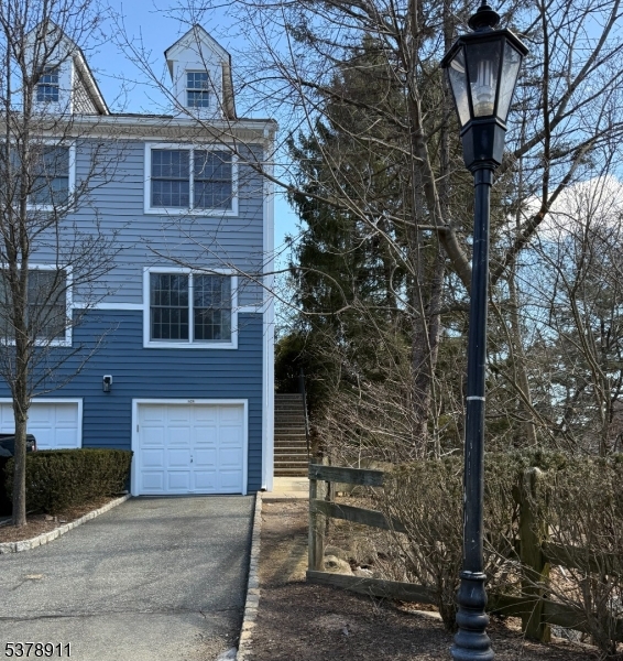 629 Fairfax Dr 629
