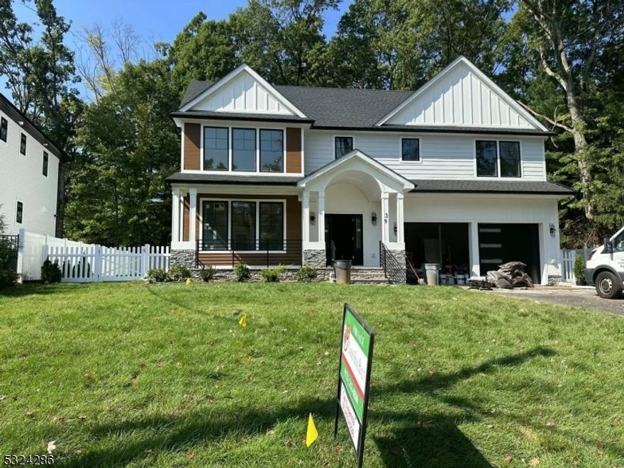 New construction 6 bedrooms ,5 and half bathrooms.