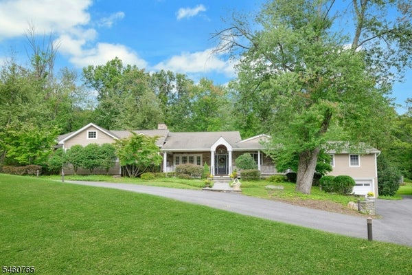 11 SCHOOLHOUSE LN, MORRISTOWN, NJ 07960 - Image c92fb4b19247a1f2ab507a2f072e2dfc/410405457