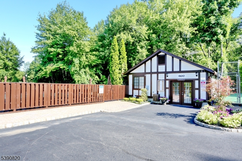 Ridge Gardens - Residential