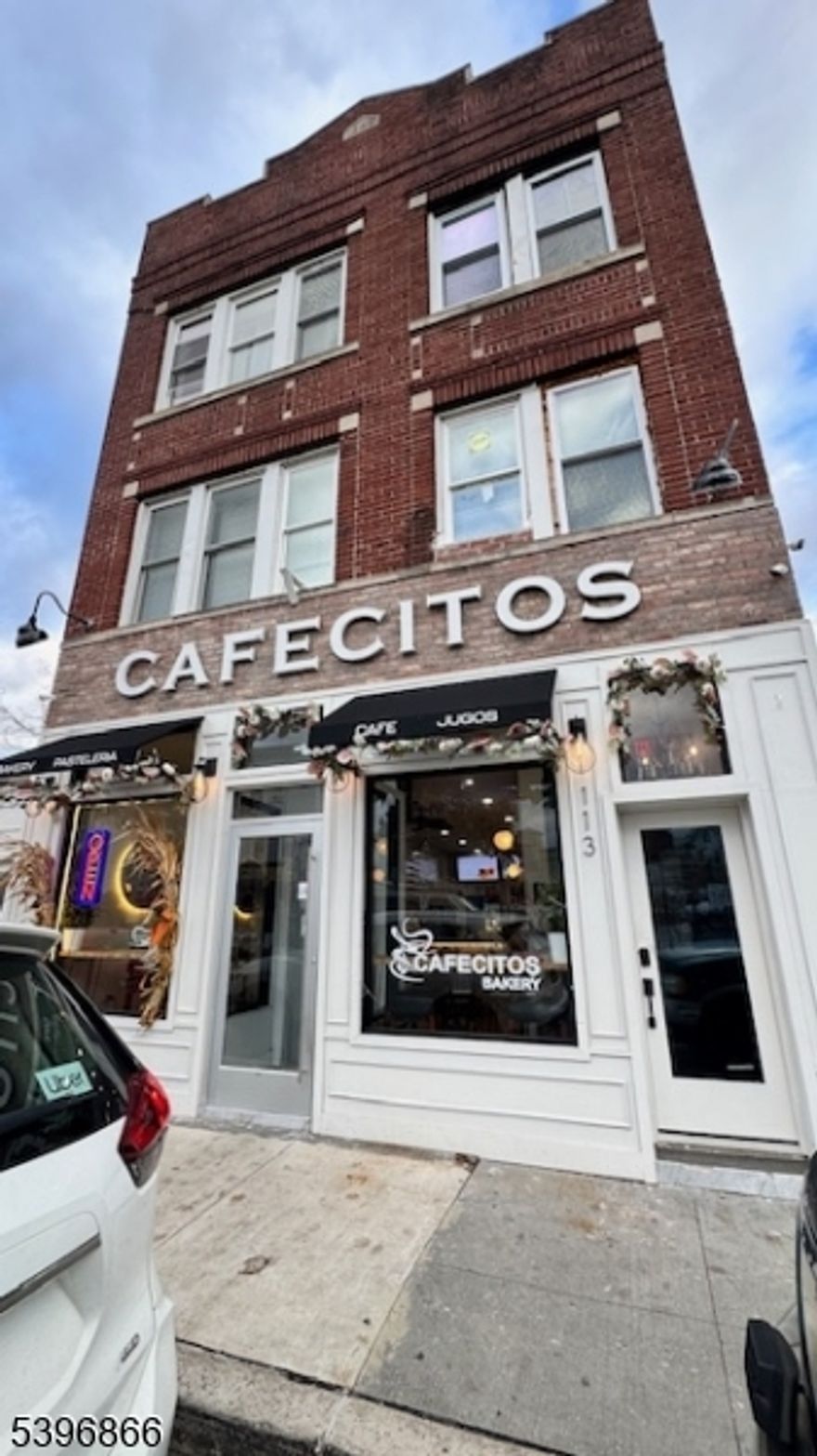 Newly renovated 1 Bedroom apartment offers washer/dryer. Conveniently located in the heart of Newak, close to shopping, resturants, schools, everything at your doorstep! Apartment located above Cafecitos Bakery- parking in back at extra charge per month of $100 per space needed