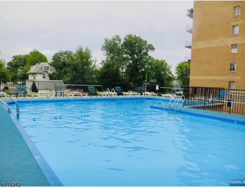 Marlboro House - Residential