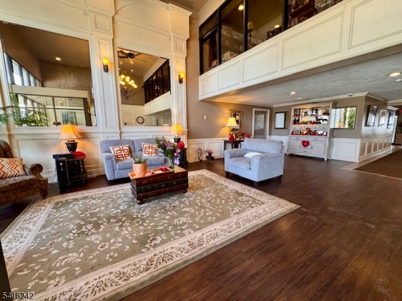 Marlboro House - Residential